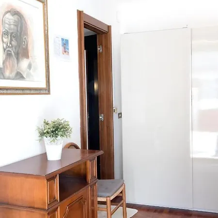 N175 - Numana, Bilocale Con Portico